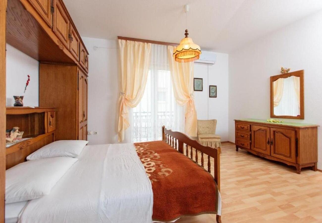Apartment Knez 1 - 50 M From Beach Подстрана Экстерьер фото