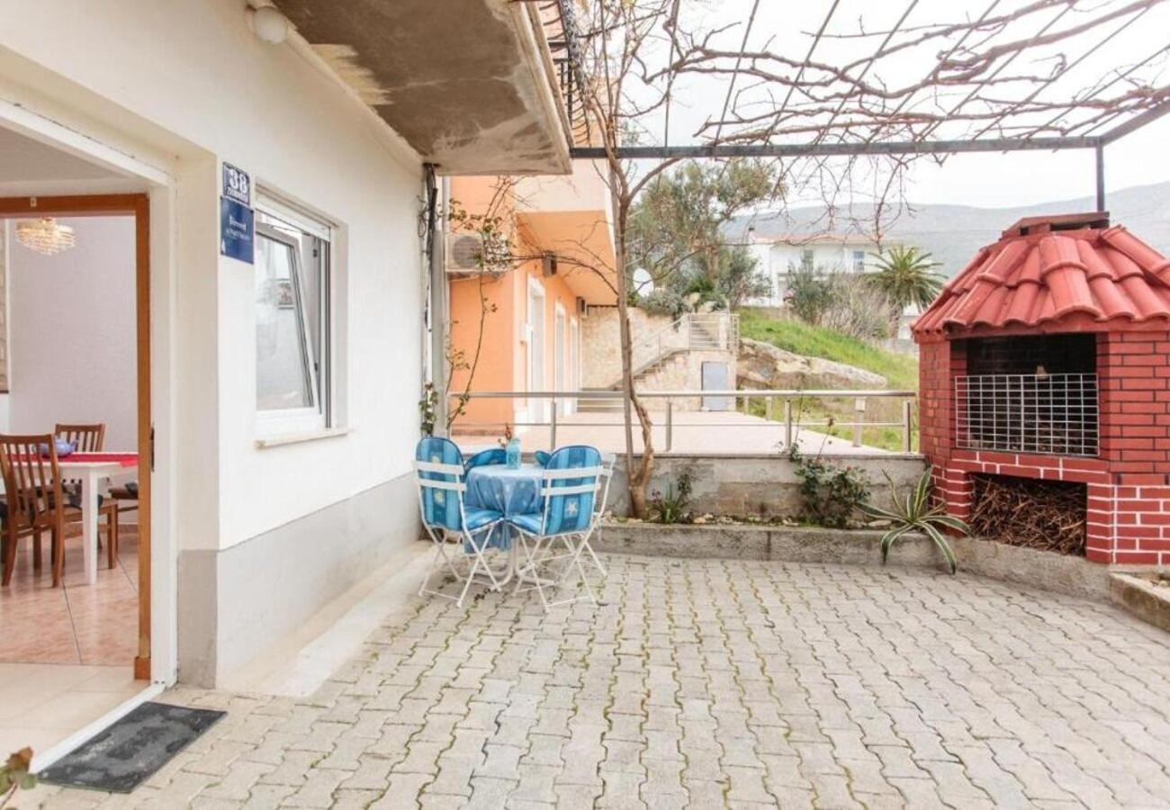 Apartment Knez 1 - 50 M From Beach Подстрана Экстерьер фото